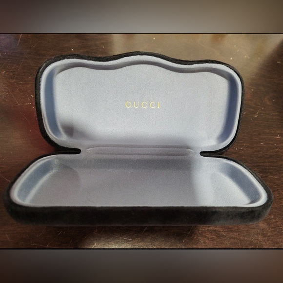 Gucci Authentic Black Sunglasses W/Gold GG + Black Case BRAND NEW NEVER WORN - Picture 4 of 4